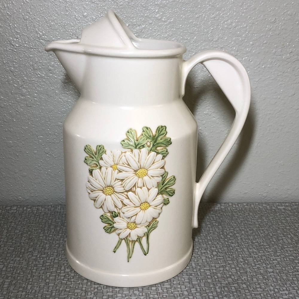 Vintage Metlox Poppytrail Sculptured Daisy Pitcher